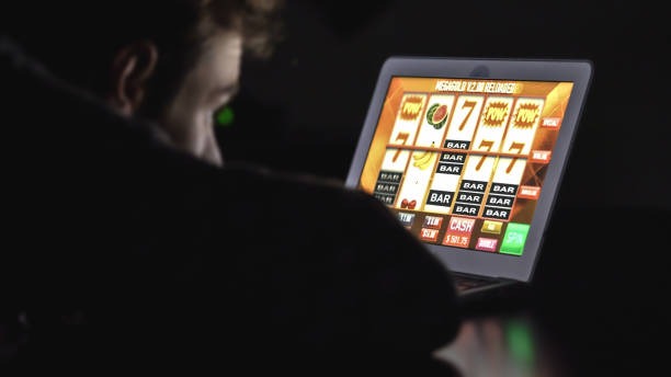 Payout table displayed on gameboy Texas Hold'em Bonus screen showing hand rankings and bonus multipliers